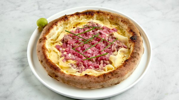 Succombez à la gourmandise avec cette tarte oignons et lardons